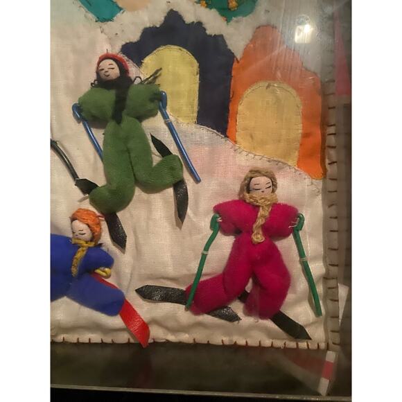 Colorful Felt wool 3D art framed winter skiers scene plexiglass box - Picture 2 of 6